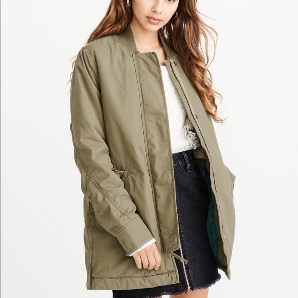 EUC Abercrombie cozy coat! Large